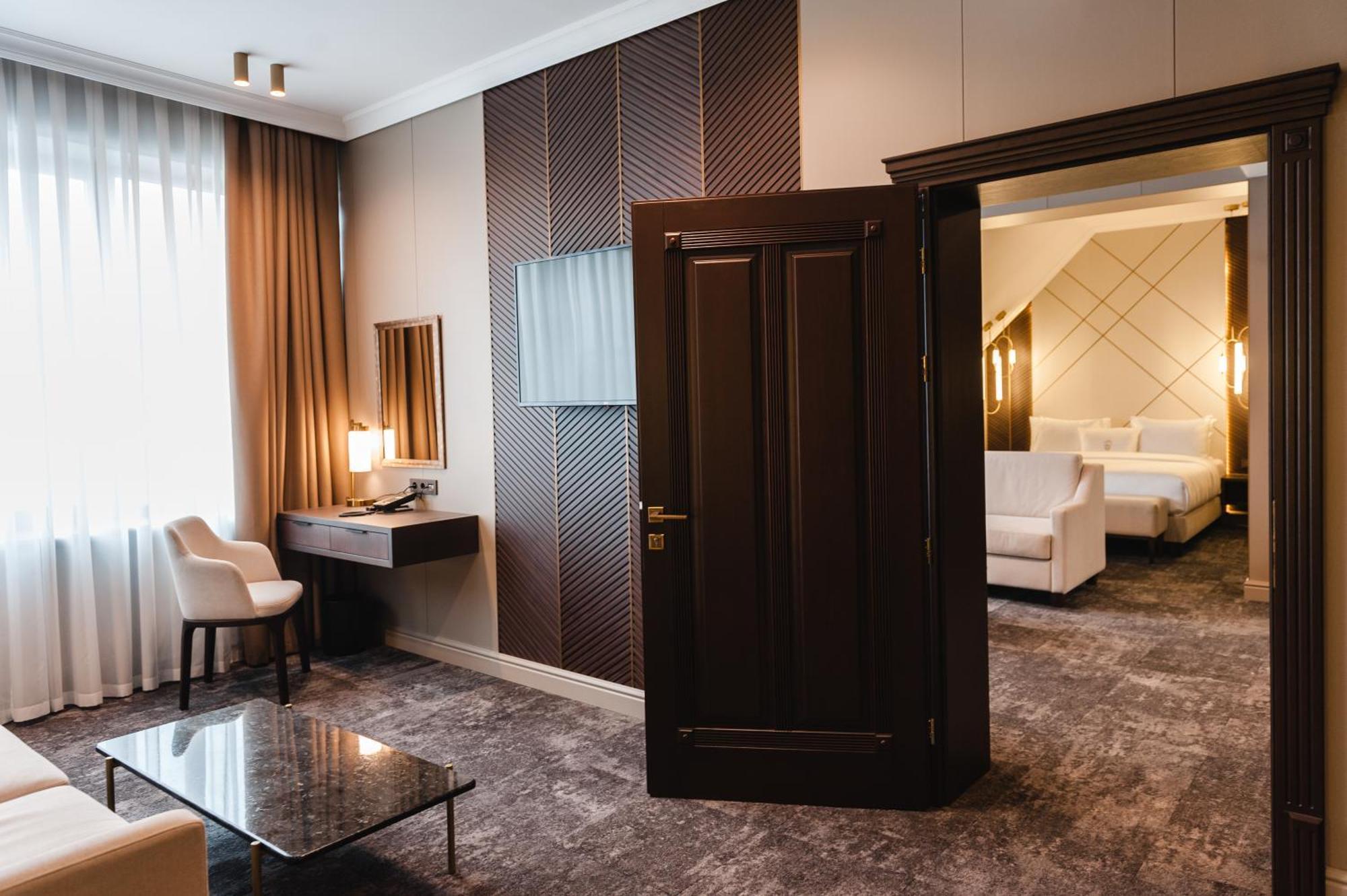אוזהורוד Old Continent Hotel מראה חיצוני תמונה