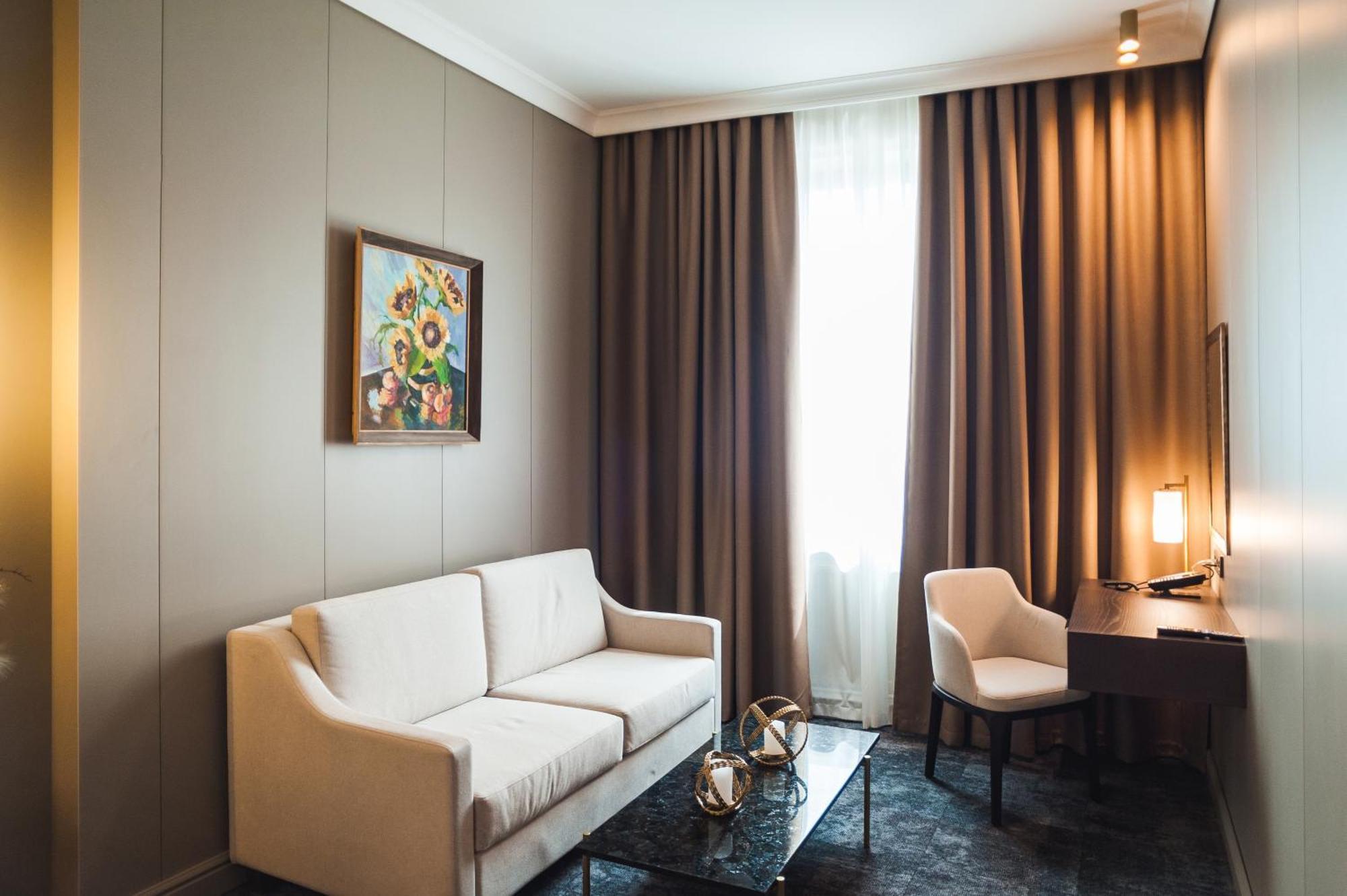 אוזהורוד Old Continent Hotel מראה חיצוני תמונה