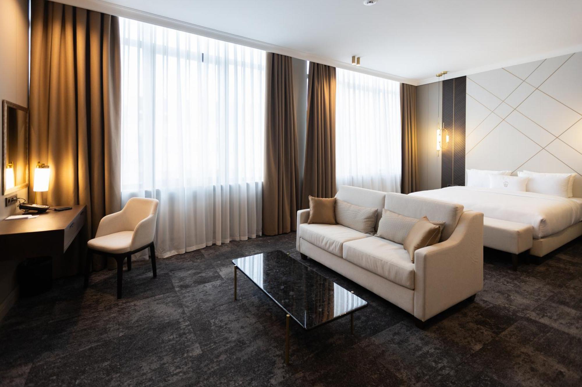 אוזהורוד Old Continent Hotel מראה חיצוני תמונה